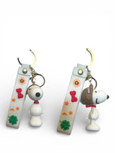 Load image into Gallery viewer, 3D Snoopy Keychains Generic
